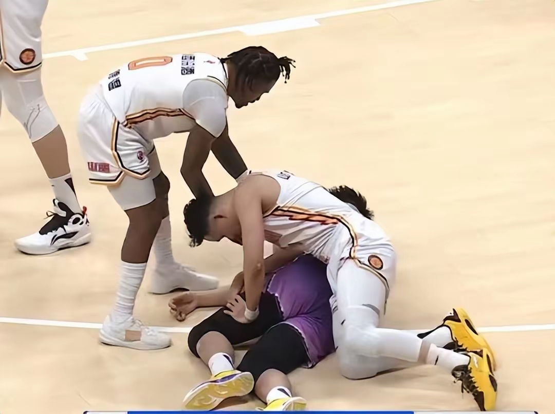 今晚皇家社会备战CBA季后赛，伤情更新细节曝光，话题不断，临场指挥获称赞的简单介绍