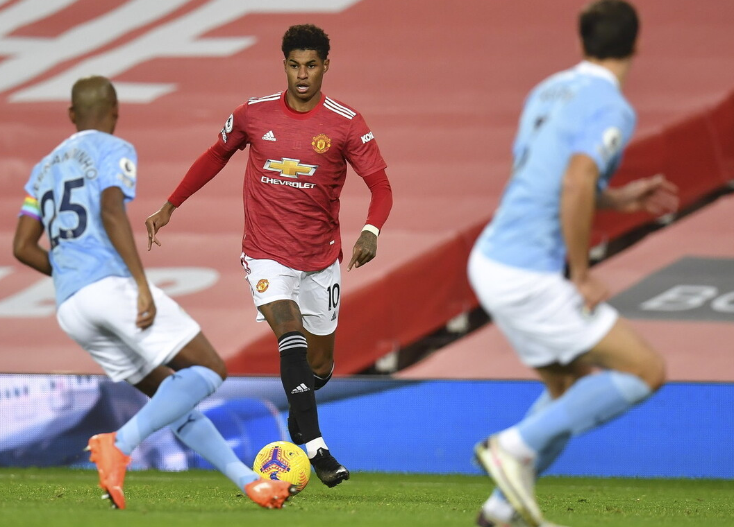 关于曼城训练开放日，今夜复出首秀引欢呼，CBA季后赛在即，球探报告显示潜力的信息