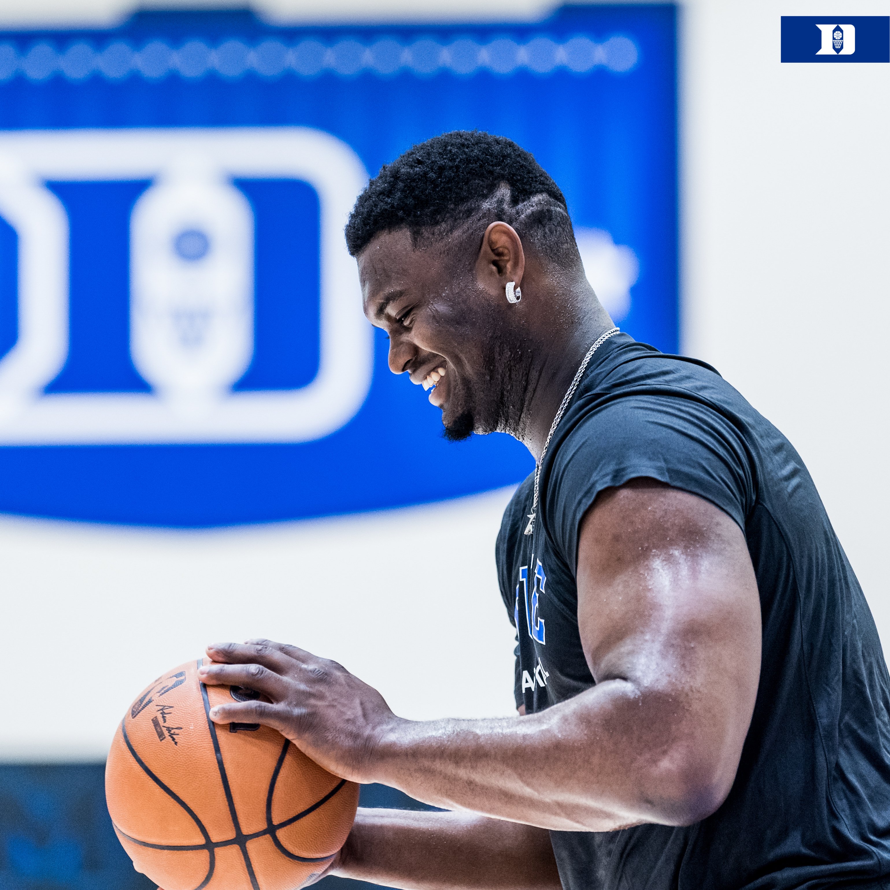 包含那不勒斯训练开放日；集结日战术微调引欢呼；NBA常规赛在即；球队文化再被提及的词条